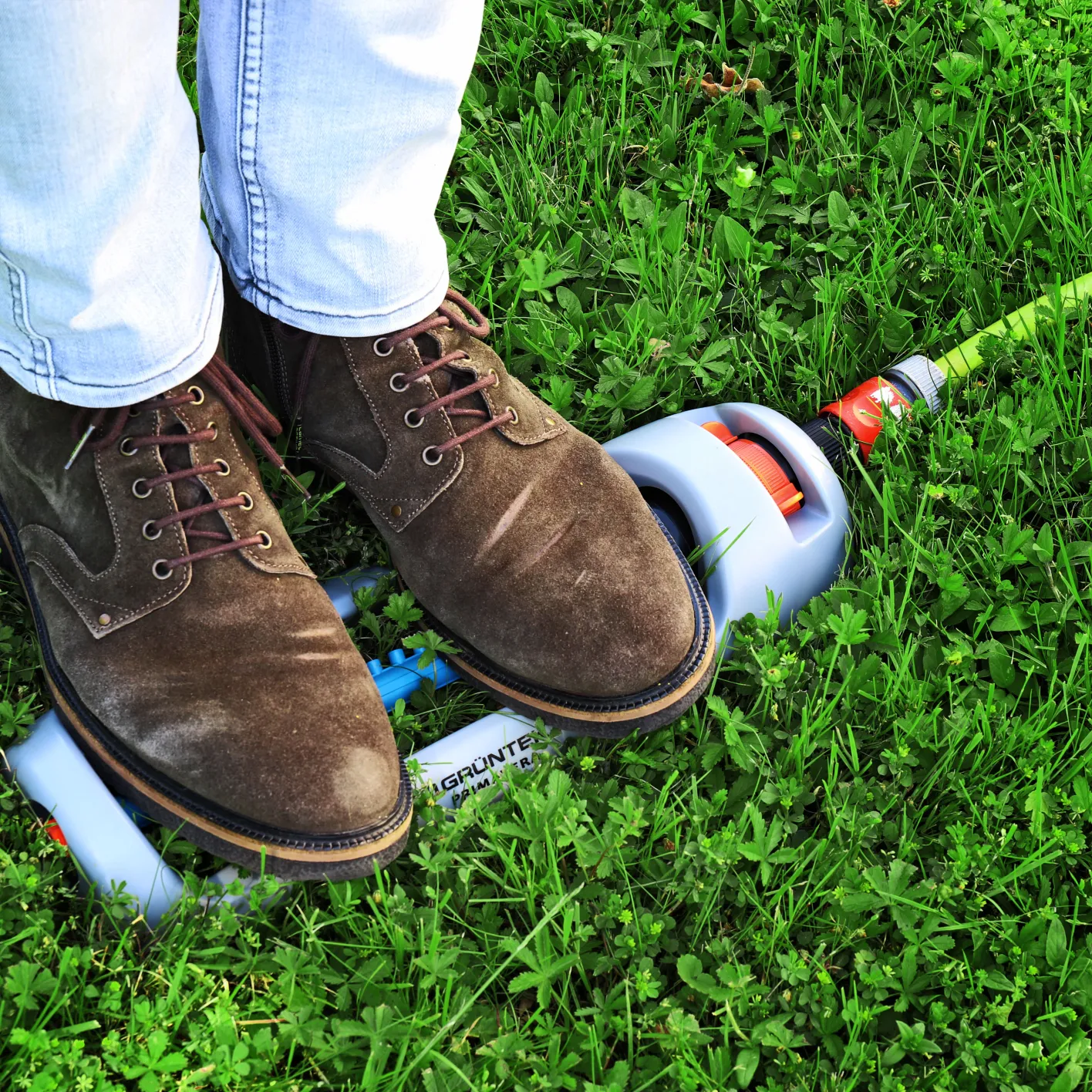 GRÜNTEK Oszillationssprenger Primavera Rasensprenger für mittelgroße Rasenflächen mit Turbo-Motor und mit Variabler Breite